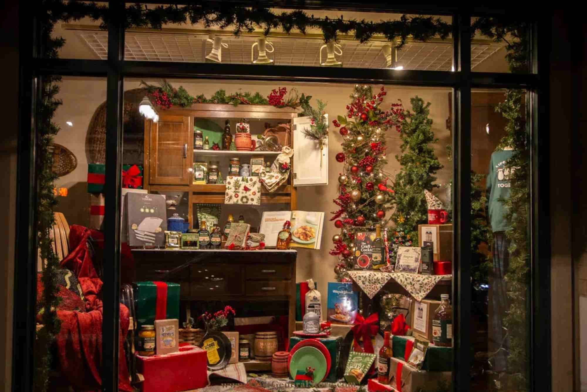 Christmas Store Window Decoration Ideas