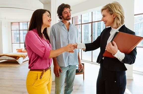 Holiday Home Guest Support in Dubai